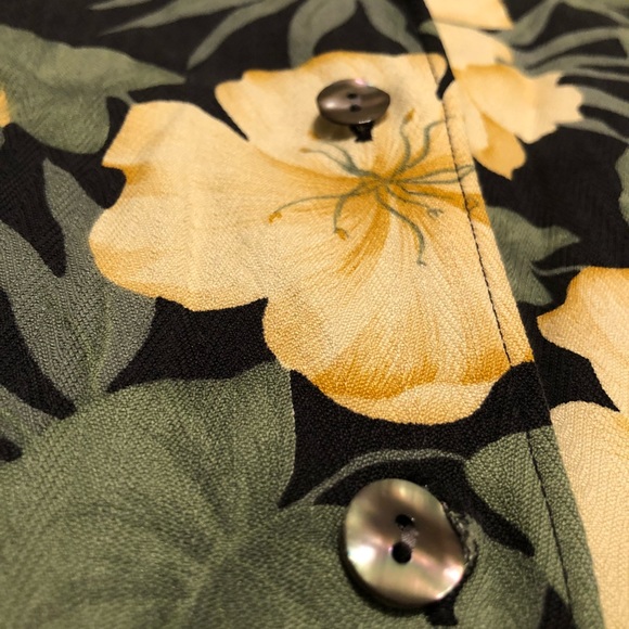 Tommy Bahama Floral Hawaii Button Shirt - Picture 2 of 4